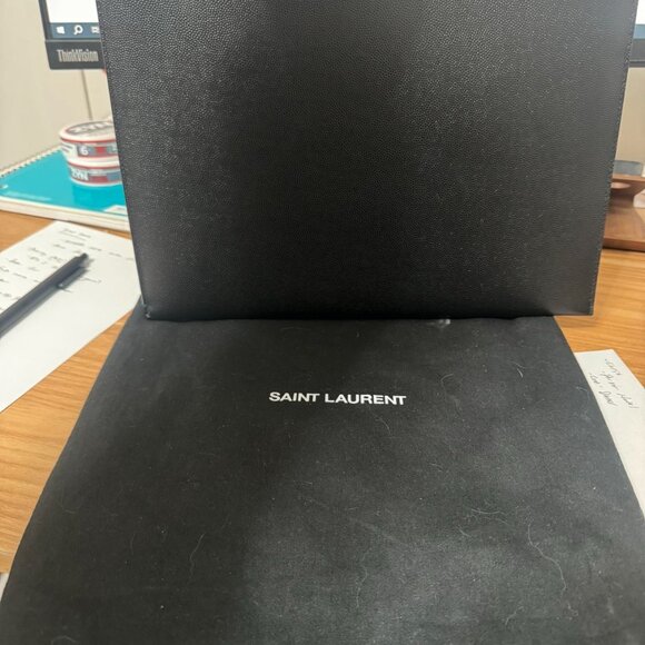 Saint Laurent Logo Zipped Clutch - Picture 5 of 7